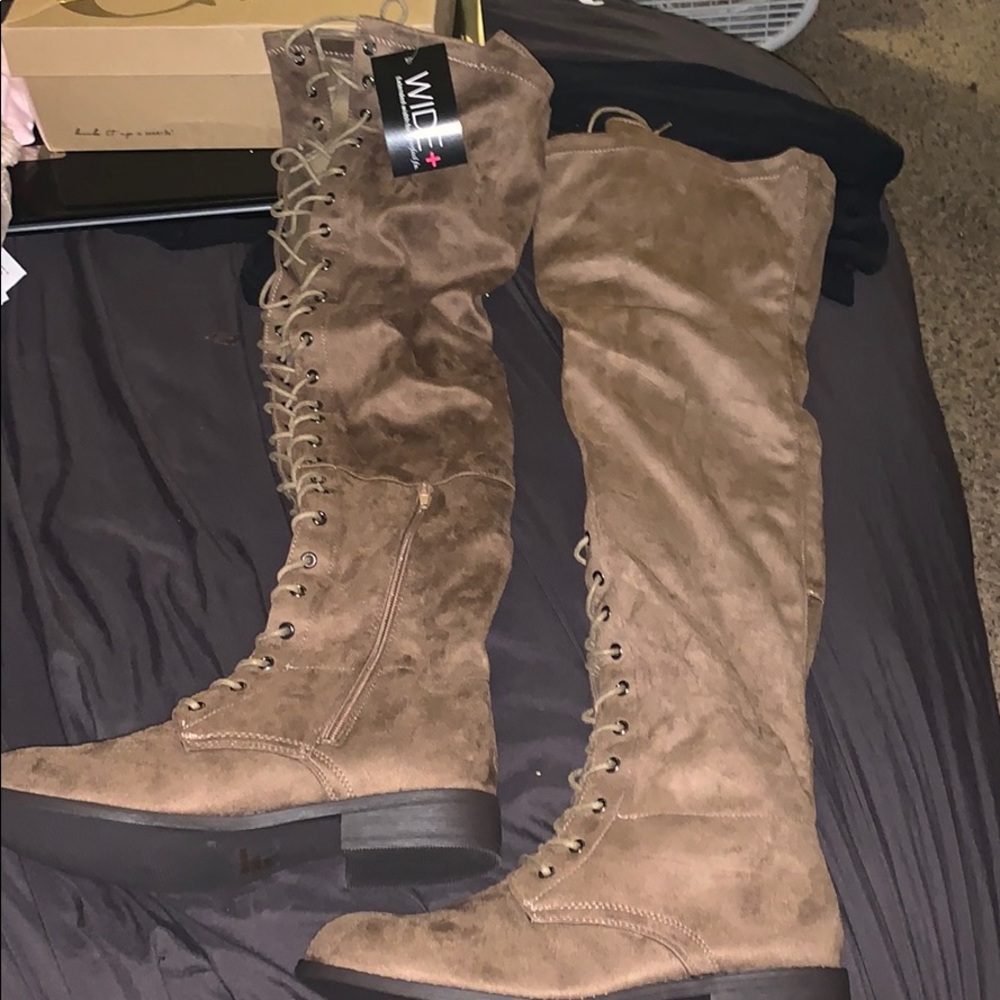 Boots - Picture 3 of 4